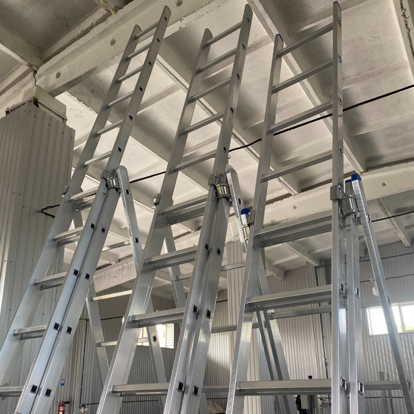 Лестница алюминиевая трехсекционная 3х11 (6.16 м) СПР0408 фото